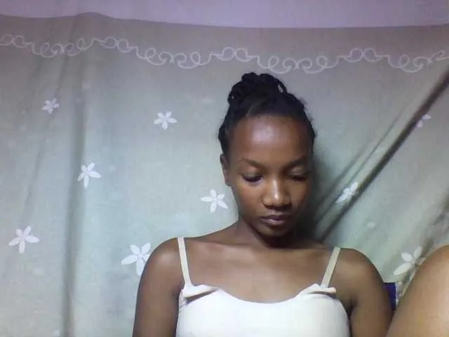 Live sex webcam photo for Leonette2 #290360045