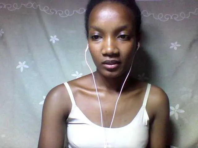 Live sex webcam photo for Leonette2 #290377914