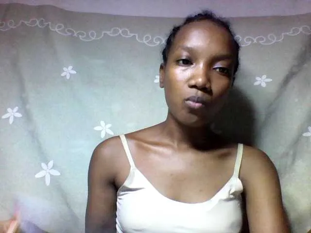 Live sex webcam photo for Leonette2 #290421375