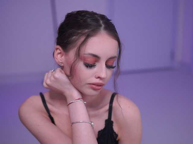 Live sex webcam photo for LesaisMore #290951452