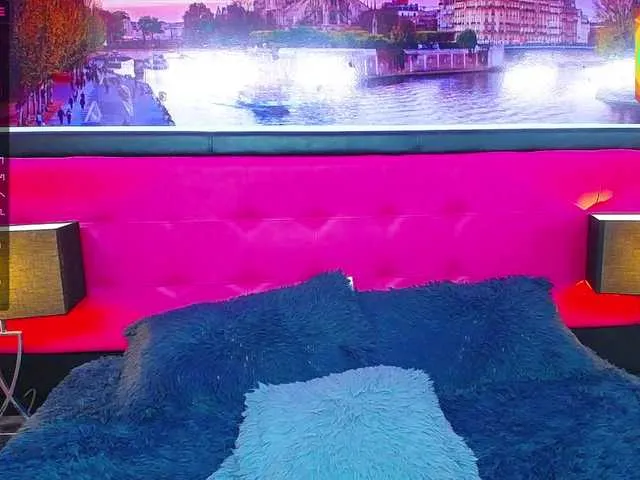Live sex webcam photo for LeslieYour #275473149