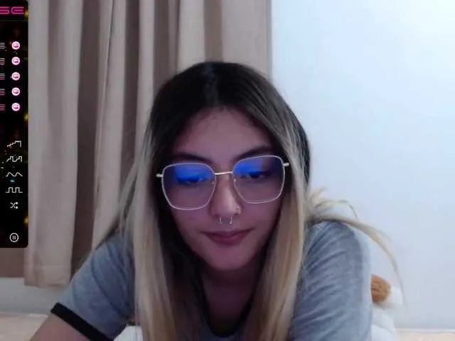 Live sex webcam photo for Lesliee22 #273156606