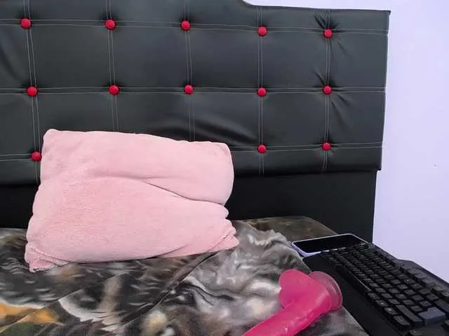 Live sex webcam photo for Lesliee22 #273777990