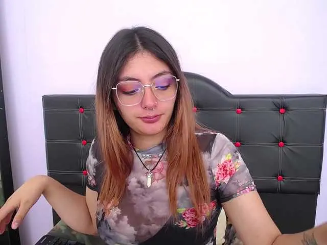 Live sex webcam photo for Lesliee22 #274046088