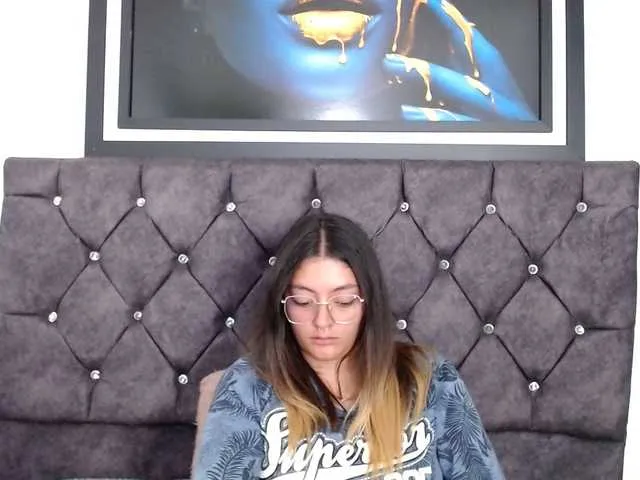 Live sex webcam photo for Lesliee22 #275630090