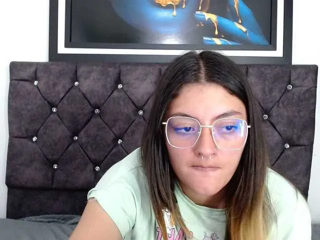 Live sex webcam photo for Lesliee22 #275637605