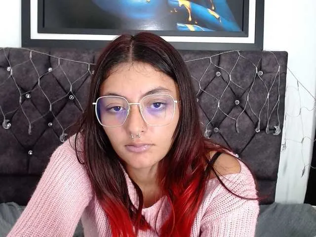 Live sex webcam photo for Lesliee22 #275899427