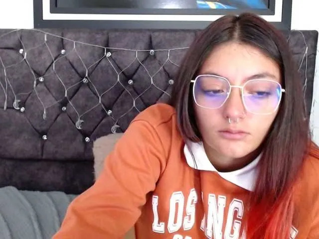 Live sex webcam photo for Lesliee22 #276033877
