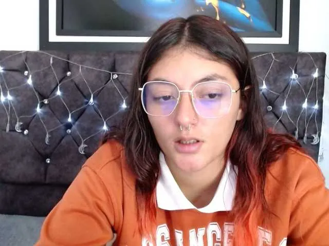 Live sex webcam photo for Lesliee22 #276070657