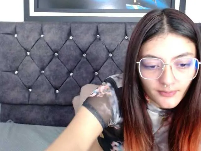Live sex webcam photo for Lesliee22 #276143150