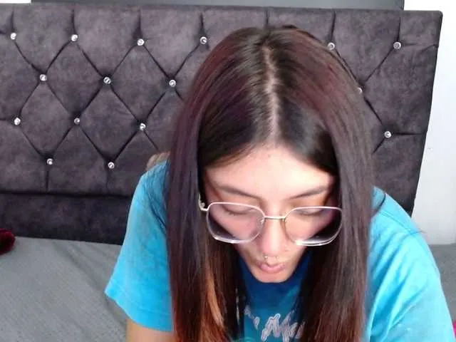 Live sex webcam photo for Lesliee22 #276158376