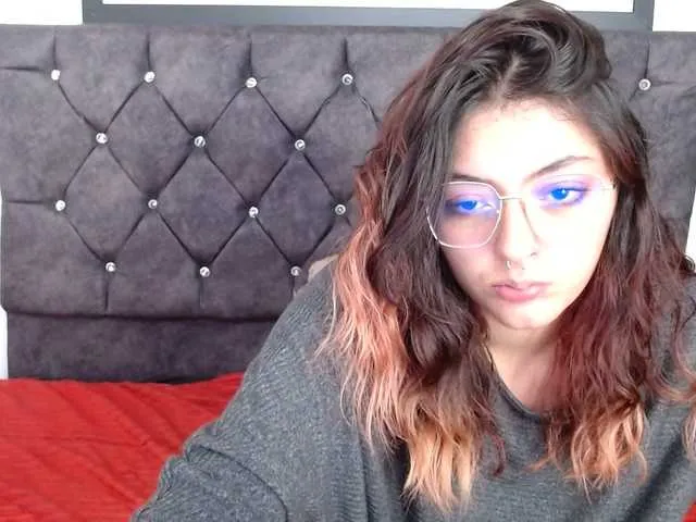 Live sex webcam photo for Lesliee22 #276209795