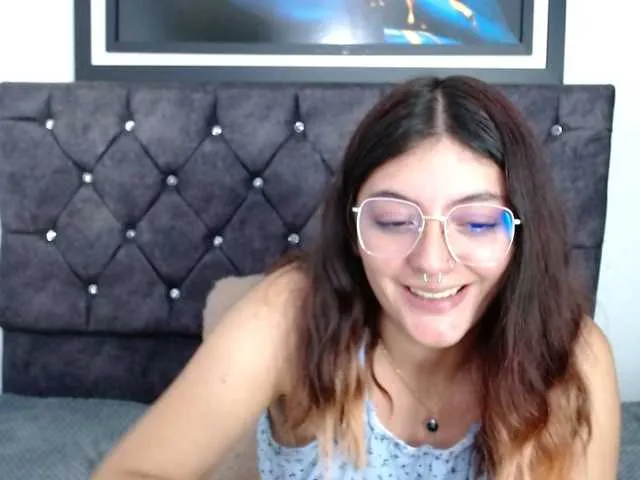 Live sex webcam photo for Lesliee22 #276266685