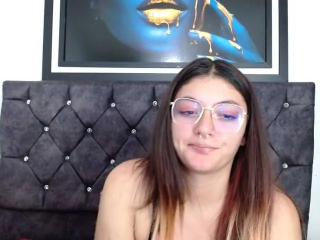 Live sex webcam photo for Lesliee22 #276324391