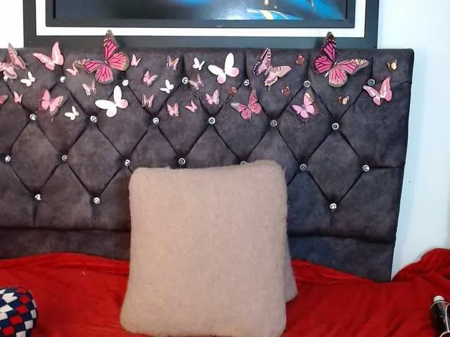 Live sex webcam photo for Lesliee22 #276527580