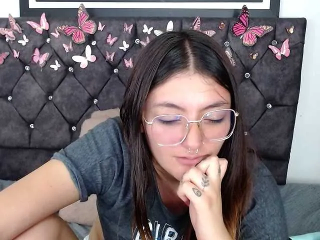 Live sex webcam photo for Lesliee22 #276592961