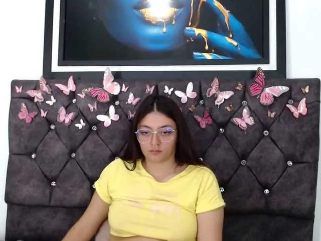 Live sex webcam photo for Lesliee22 #276632572