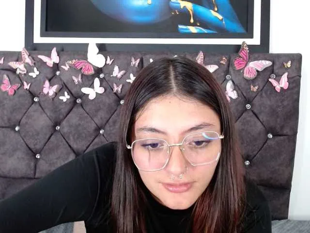 Live sex webcam photo for Lesliee22 #276645376