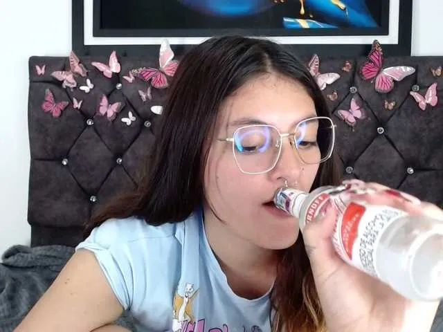 Live sex webcam photo for Lesliee22 #276673663