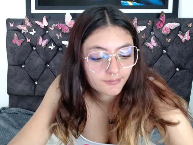 Live sex webcam photo for Lesliee22 #276700550