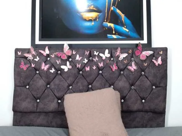 Live sex webcam photo for Lesliee22 #276800450