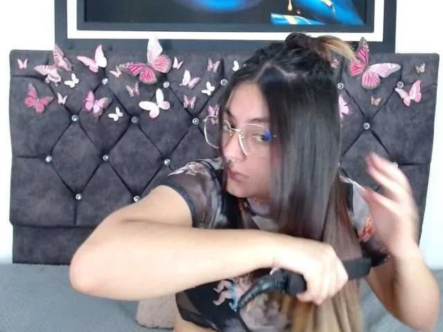Live sex webcam photo for Lesliee22 #276834686