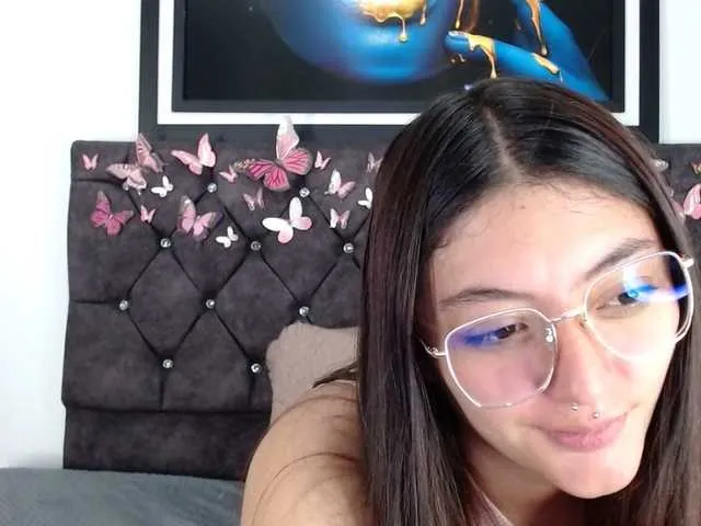 Live sex webcam photo for Lesliee22 #276843386