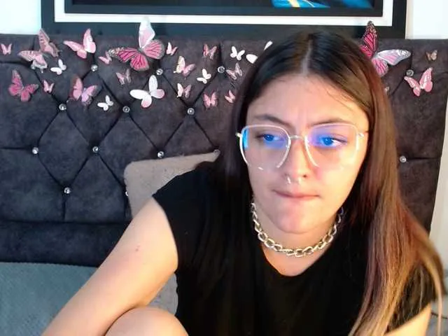 Live sex webcam photo for Lesliee22 #276863526