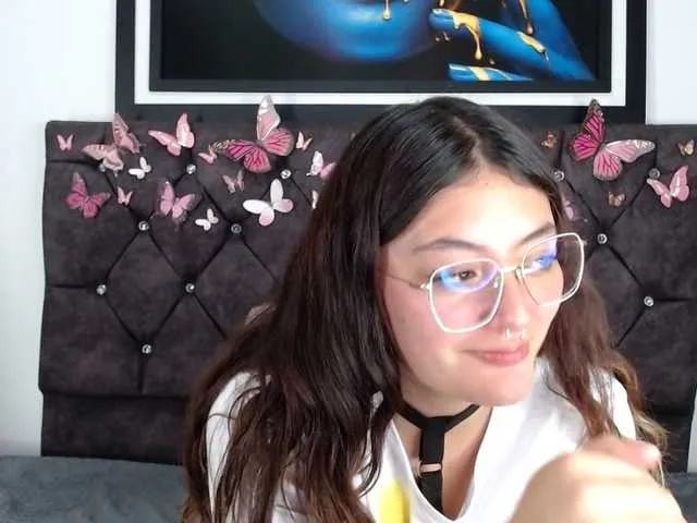Live sex webcam photo for Lesliee22 #276877090