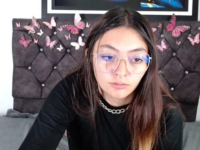 Live sex webcam photo for Lesliee22 #276911885