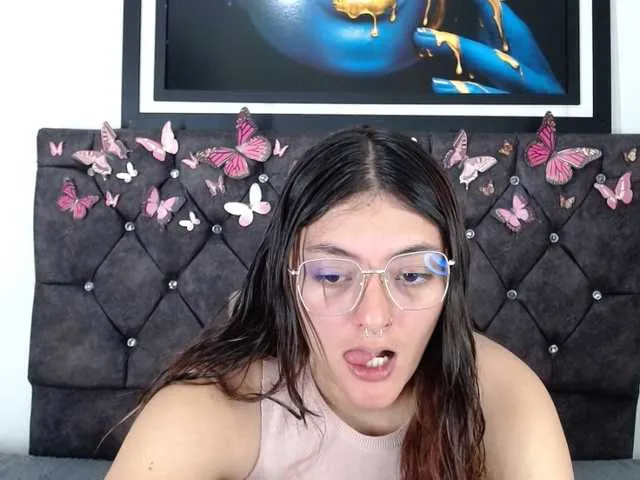 Live sex webcam photo for Lesliee22 #276972344