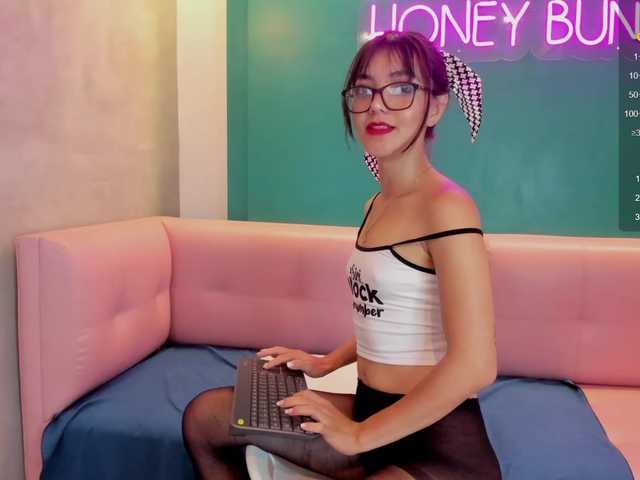 Live sex webcam photo for Leslymonroe #277946157