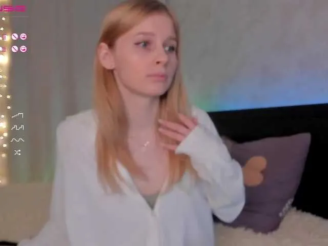 Live sex webcam photo for LesyaPrincess #271744106