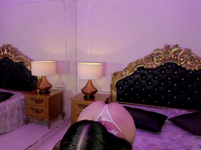 Live sex webcam photo for LevahMia1 #293924052
