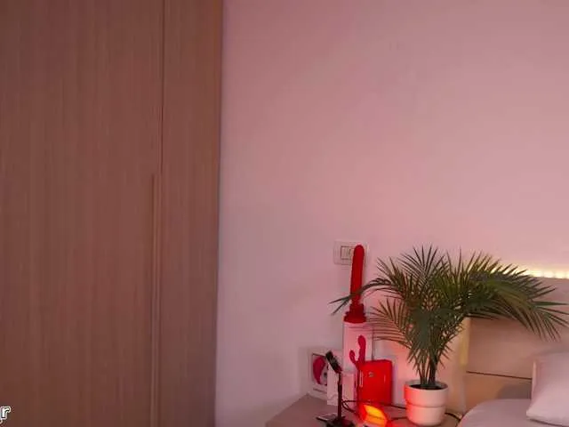 Live sex webcam photo for Lexi-Reed #292043041