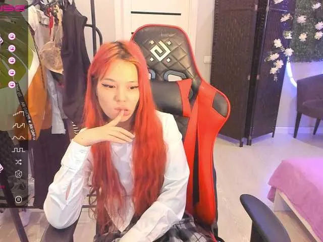 Live sex webcam photo for Lexi-luna8 #275669581