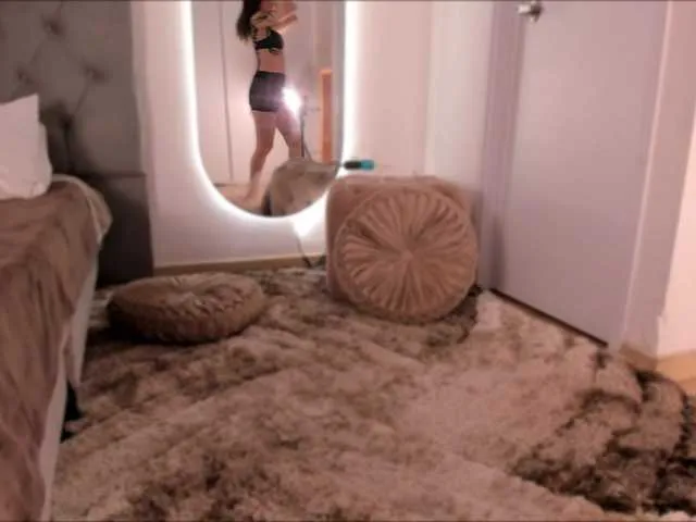 Live sex webcam photo for Lexie-red #290775824