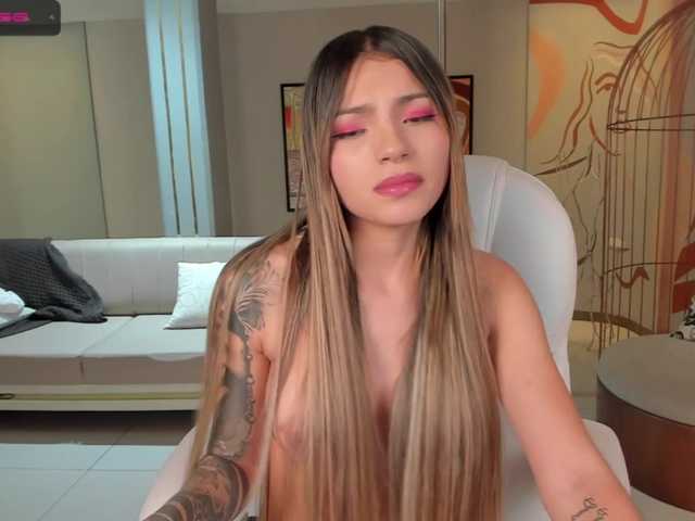 Live sex webcam photo for LexieWayne #288040038