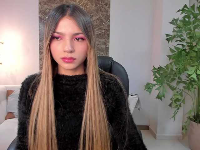 Live sex webcam photo for LexieWayne #288040045