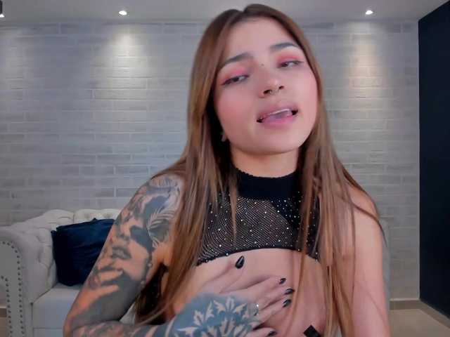 Live sex webcam photo for LexieWayne #288040085