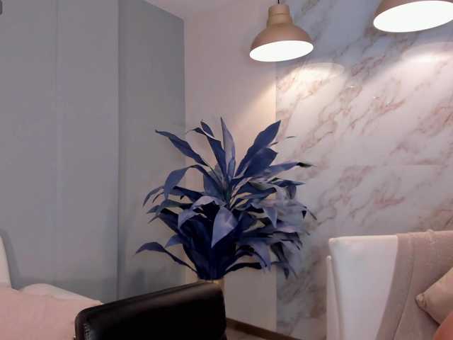 Live sex webcam photo for LexieWayne #288040153