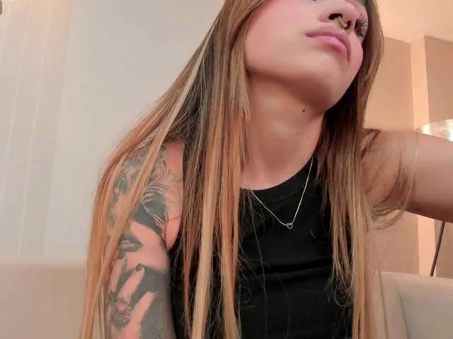 Live sex webcam photo for LexieWayne #290496438