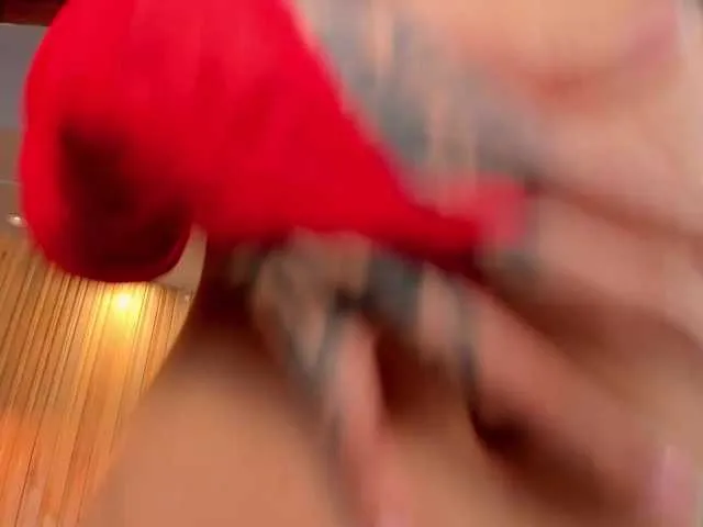 Live sex webcam photo for LexieWayne #290721394