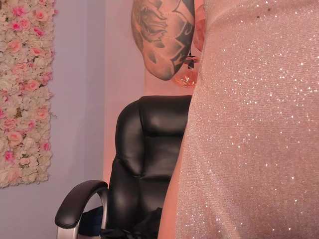 Live sex webcam photo for LexieWayne #291652186