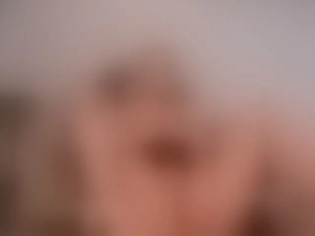 Live sex webcam photo for LexieWayne #294127747