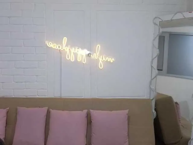 Live sex webcam photo for Lexy-tay #292254035