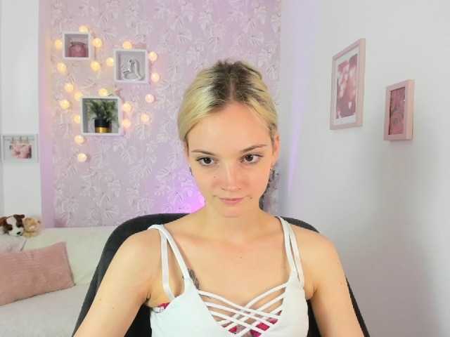 Live sex webcam photo for LexyBelle #275515680