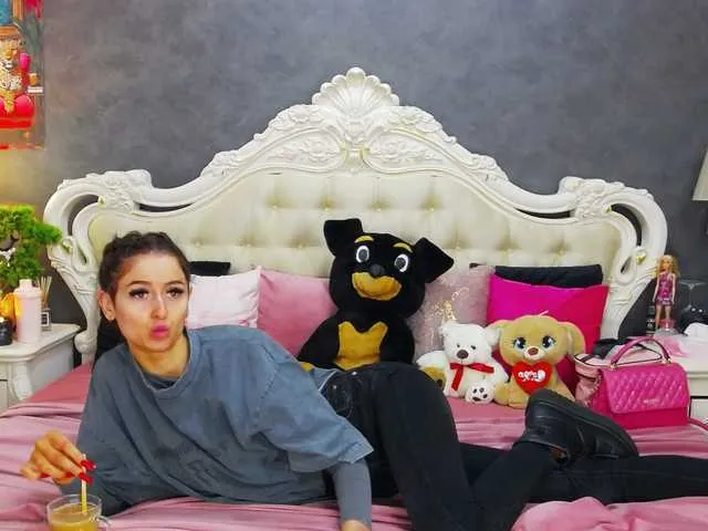 Live sex webcam photo for LexyFox #290832662