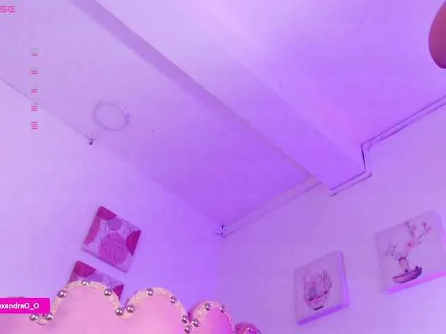 Live sex webcam photo for Lexyjoyce #290371831