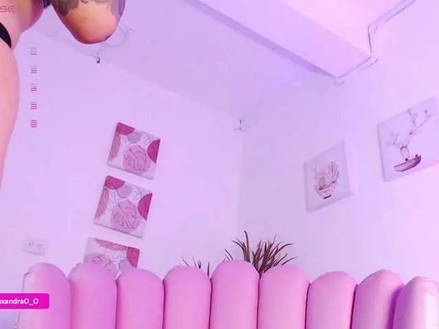 Live sex webcam photo for Lexyjoyce #290418580